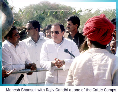 Mahesh Bhansali with Rajiv Gandhi at one of the Cattle Camps